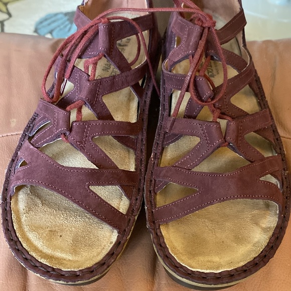 NAOT plum purple leather sandals. 100% leather with cute ties. Size Eur 39 /US 8 - Picture 2 of 12